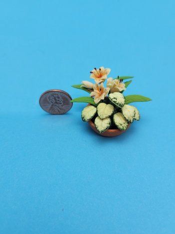 Flower Arrangment (Estate Sale)
